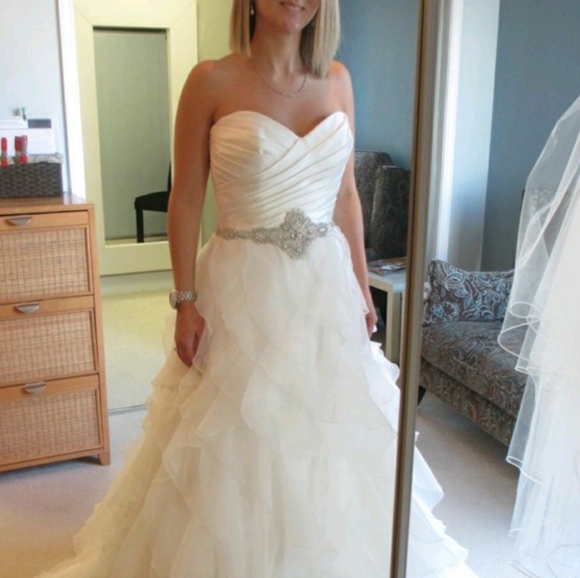 Wedding dress - Picture 2 of 13